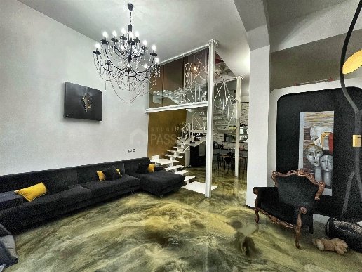 casa indipendente in vendita a Prato