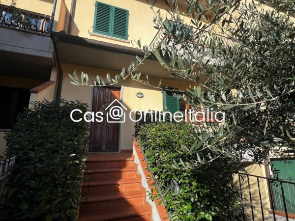 casa indipendente in vendita a Prato in zona San Martino