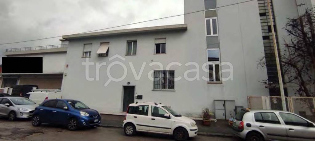 appartamento in vendita a Prato in zona Santa Lucia