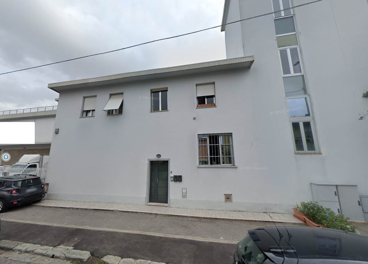 appartamento in vendita a Prato in zona Santa Lucia