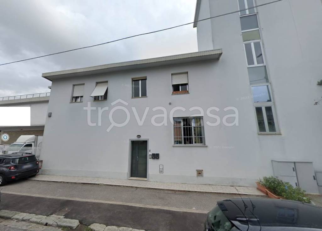 appartamento in vendita a Prato in zona Santa Lucia