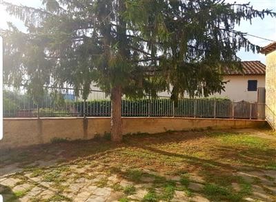 casa indipendente in vendita a Prato in zona Casale
