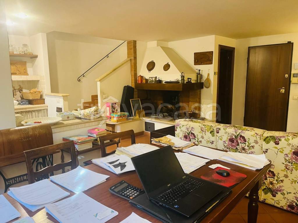 casa indipendente in vendita a Prato