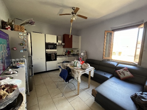 casa indipendente in vendita a Prato in zona Castelnuovo