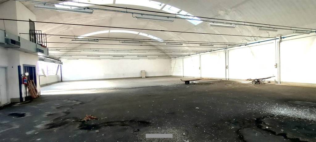 capannone in vendita a Prato