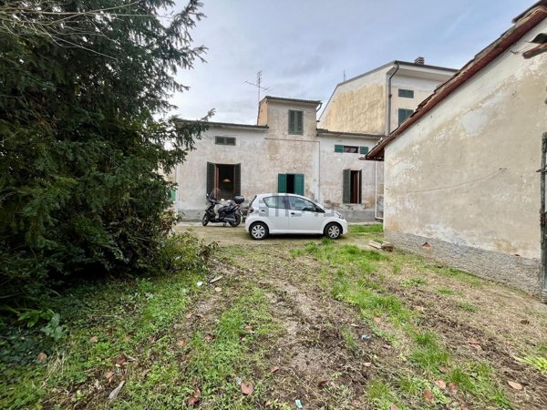 casa indipendente in vendita a Prato in zona Iolo