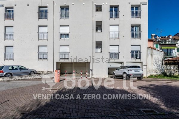 appartamento in vendita a Prato in zona Iolo