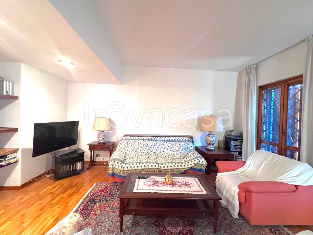 casa indipendente in vendita a Prato