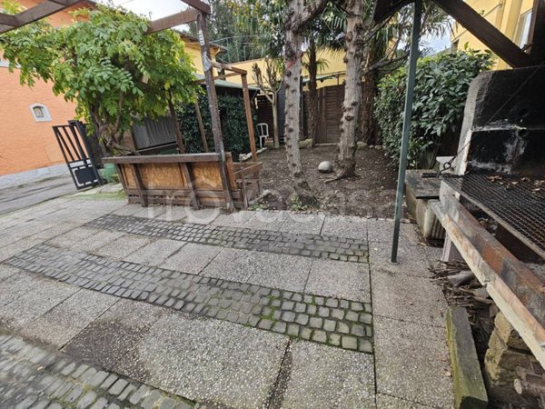 casa indipendente in vendita a Prato in zona San Giusto