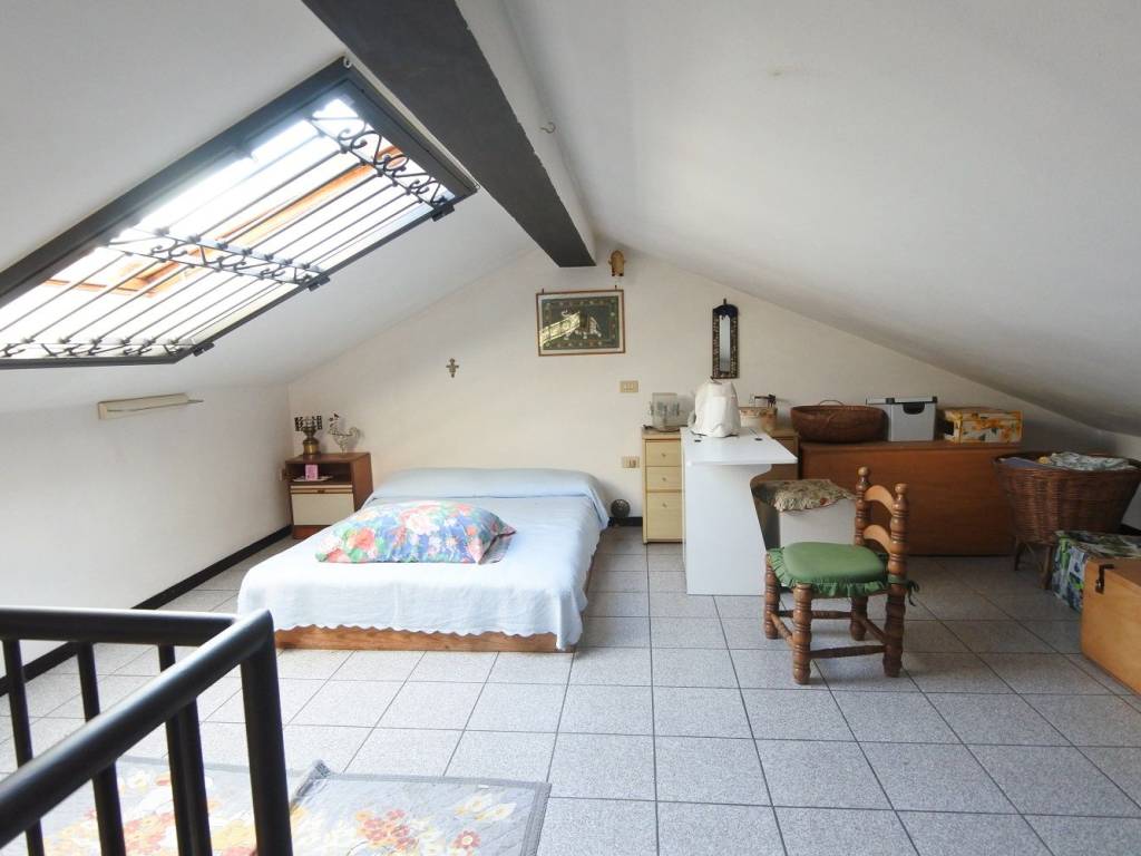 casa indipendente in vendita a Prato in zona Santa Lucia