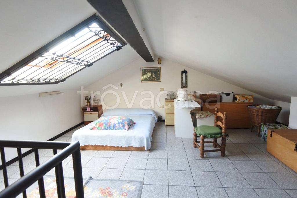 casa indipendente in vendita a Prato in zona Santa Lucia