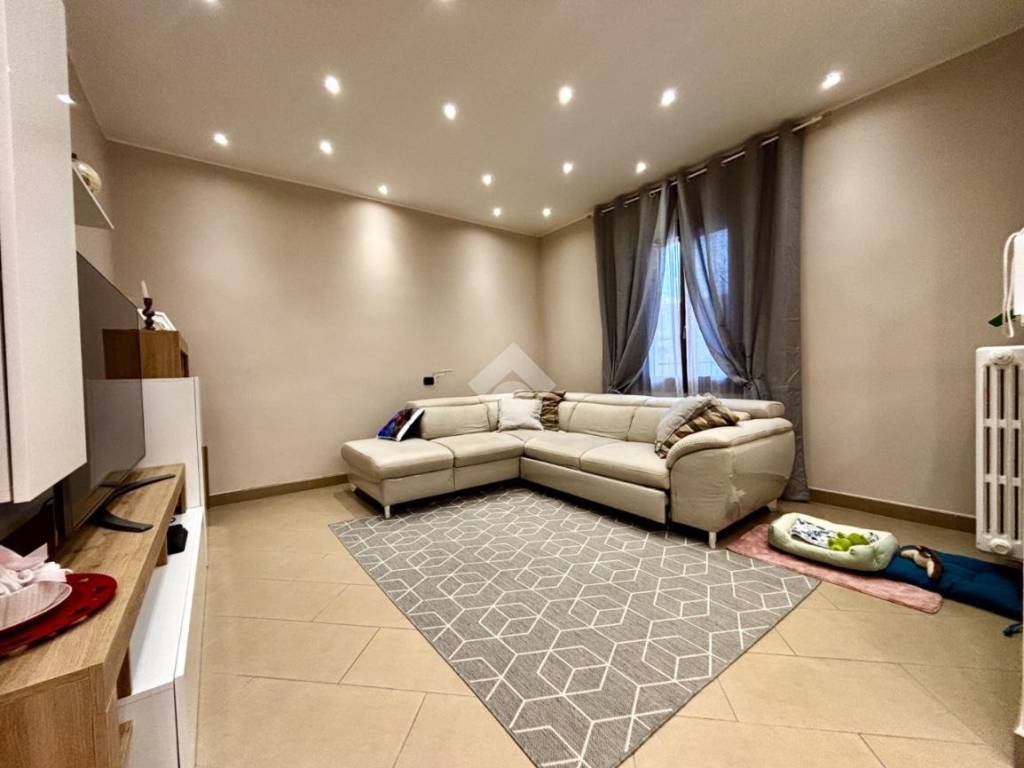 casa indipendente in vendita a Prato in zona Vergaio