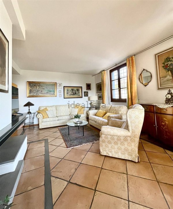 casa indipendente in vendita a Prato