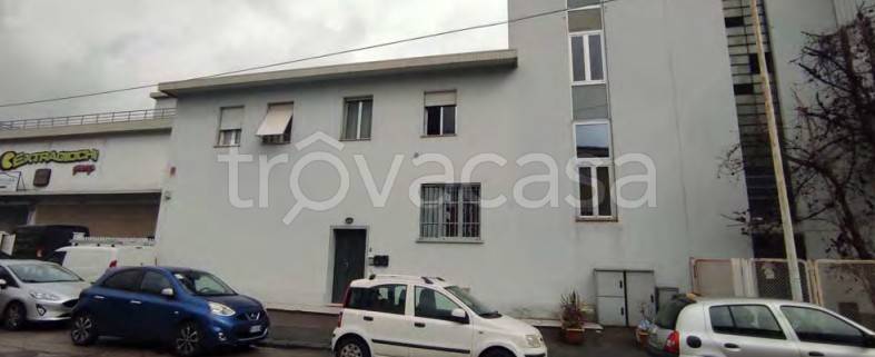 appartamento in vendita a Prato in zona Santa Lucia