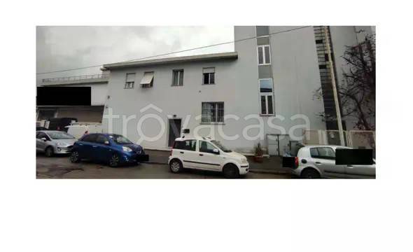 appartamento in vendita a Prato in zona Santa Lucia