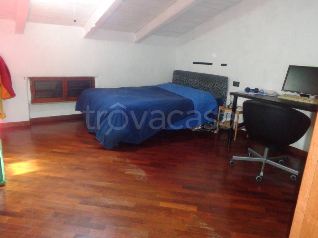 casa indipendente in vendita a Prato in zona Iolo