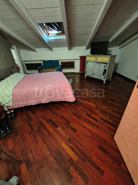 casa indipendente in vendita a Prato in zona Iolo