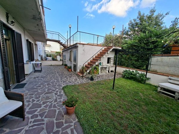 casa indipendente in vendita a Prato in zona Viaccia