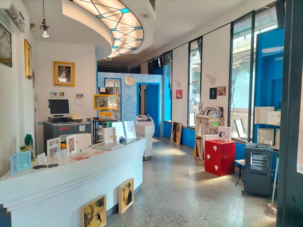 negozio in vendita a Prato