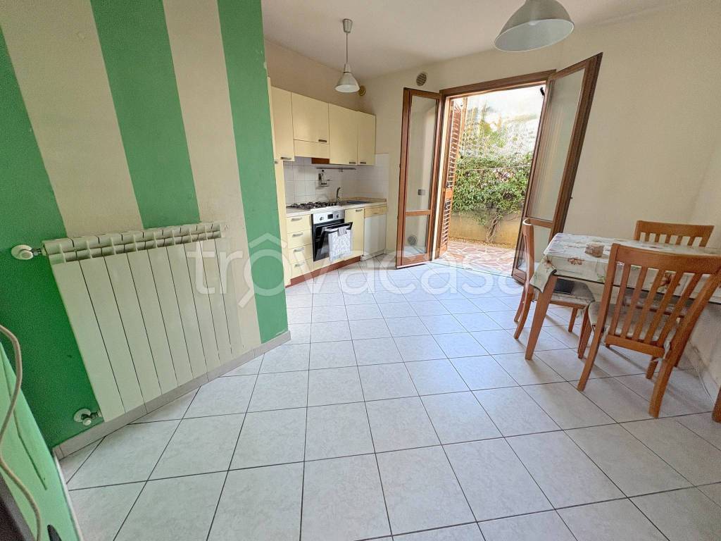 appartamento in vendita a Prato in zona Sant'Ippolito