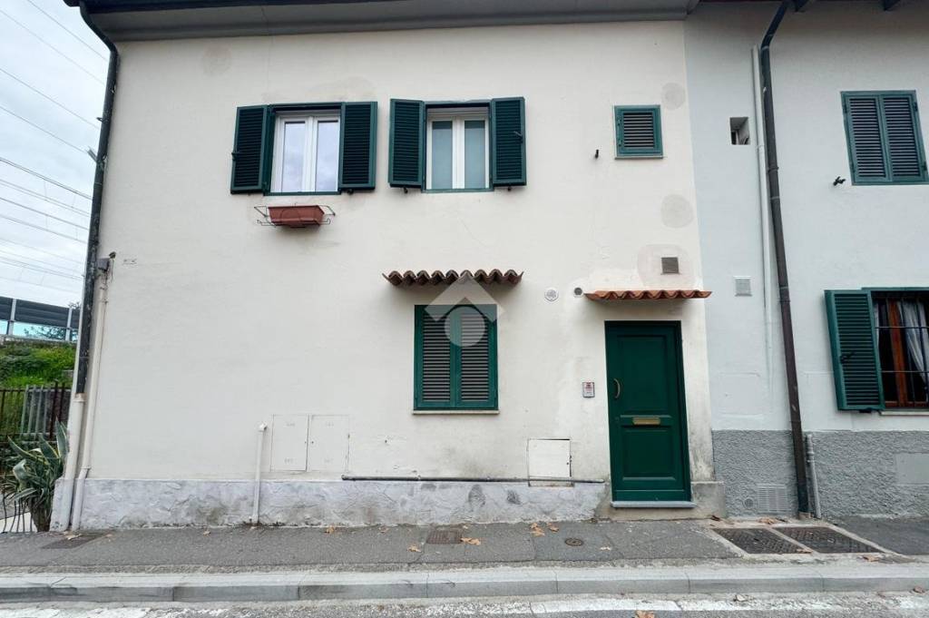 casa indipendente in vendita a Prato in zona La Querce