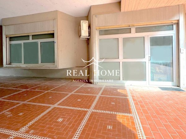 negozio in vendita a Prato