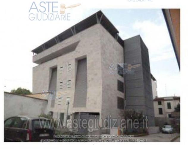 locale commerciale in vendita a Prato