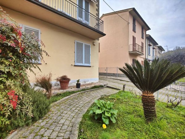 appartamento in vendita a Prato in zona Paperino