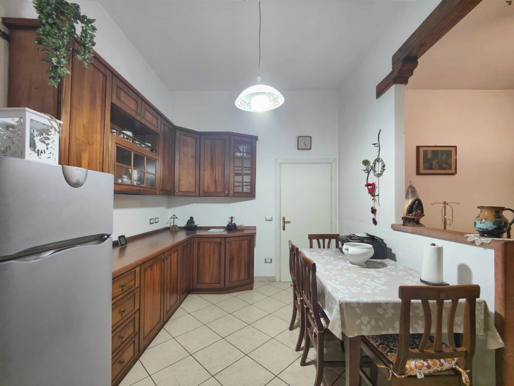 appartamento in vendita a Prato in zona Paperino