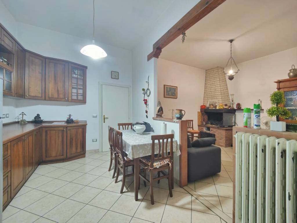 appartamento in vendita a Prato in zona Paperino