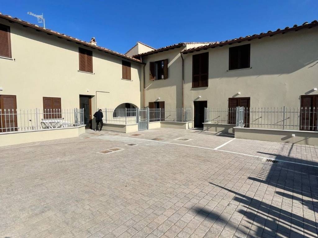 casa indipendente in vendita a Prato in zona Vergaio