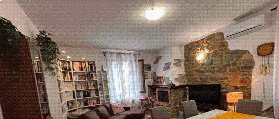 casa indipendente in vendita a Prato in zona Iolo