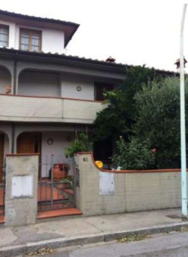 appartamento in vendita a Prato in zona Tavola