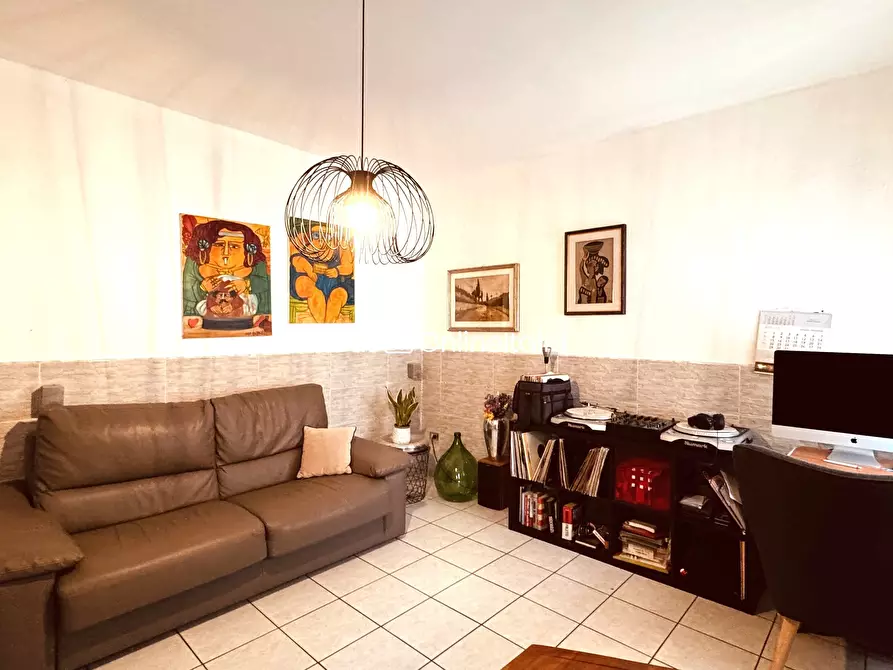 casa indipendente in vendita a Prato in zona Santa Lucia