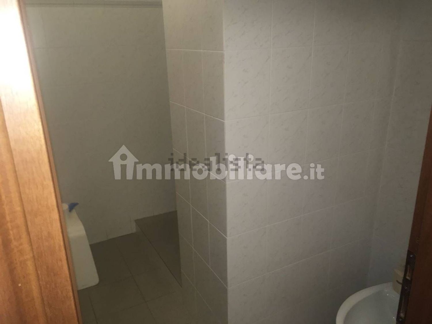 ufficio in vendita a Prato in zona Santa Gonda