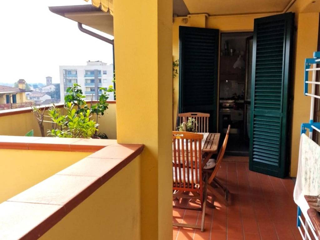 appartamento in vendita a Prato in zona Sant'Ippolito