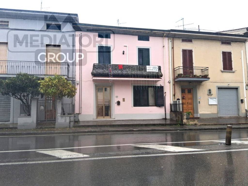 casa indipendente in vendita a Prato in zona Grignano