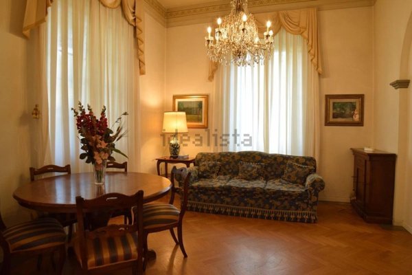 casa indipendente in vendita a Prato