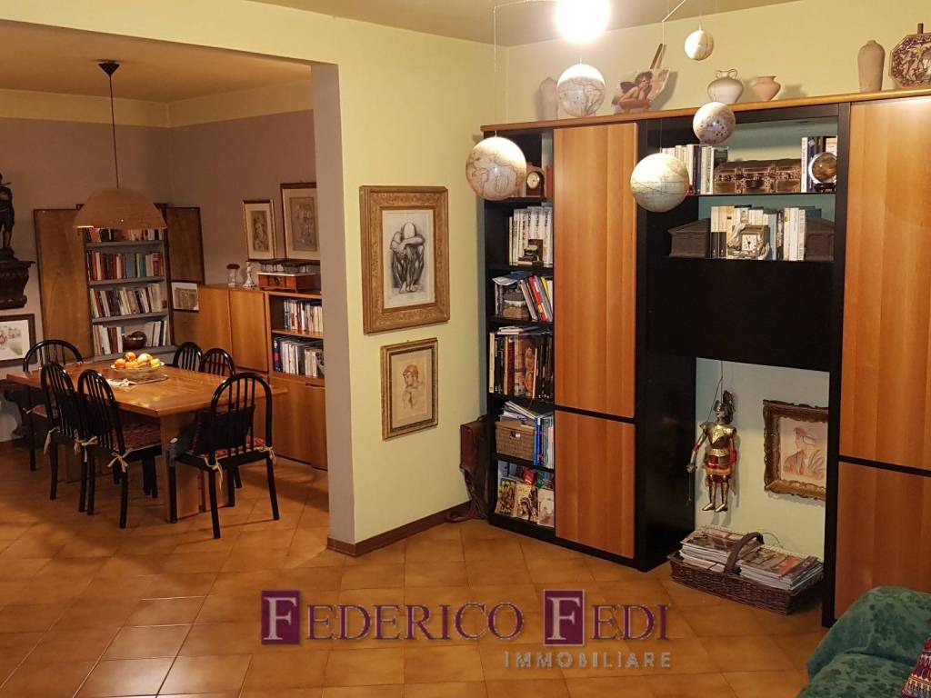 casa indipendente in vendita a Prato