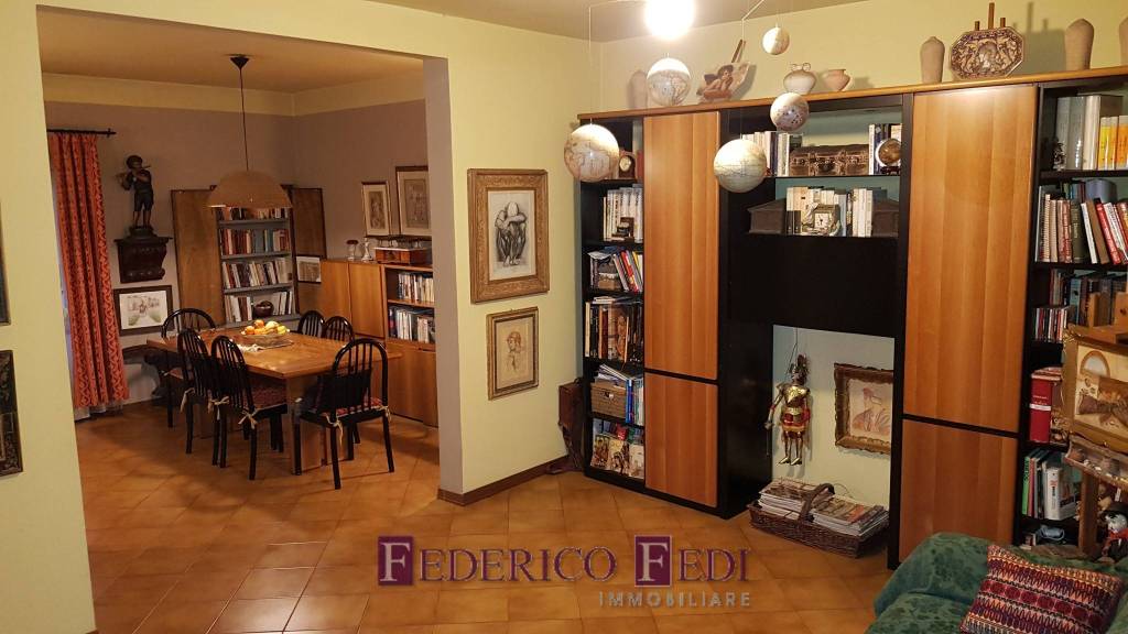 casa indipendente in vendita a Prato