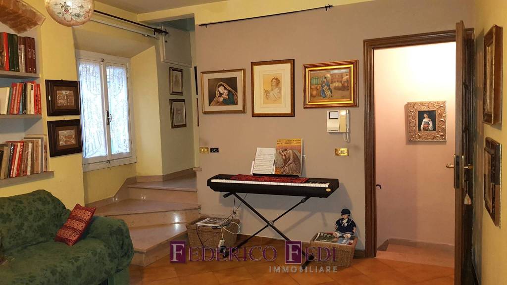 casa indipendente in vendita a Prato