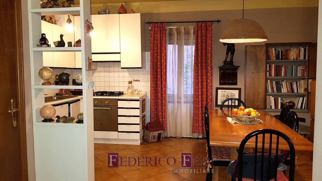 casa indipendente in vendita a Prato