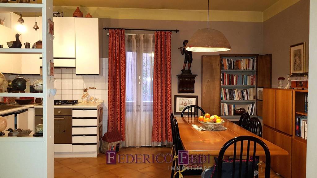 casa indipendente in vendita a Prato