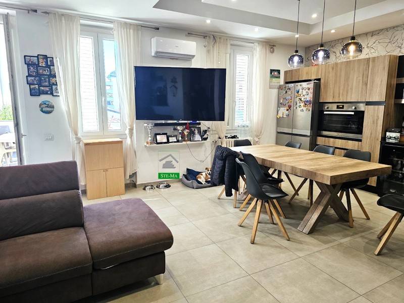 casa indipendente in vendita a Prato