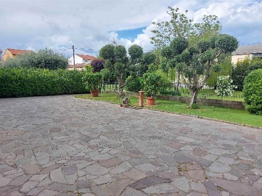 casa indipendente in vendita a Prato in zona Iolo