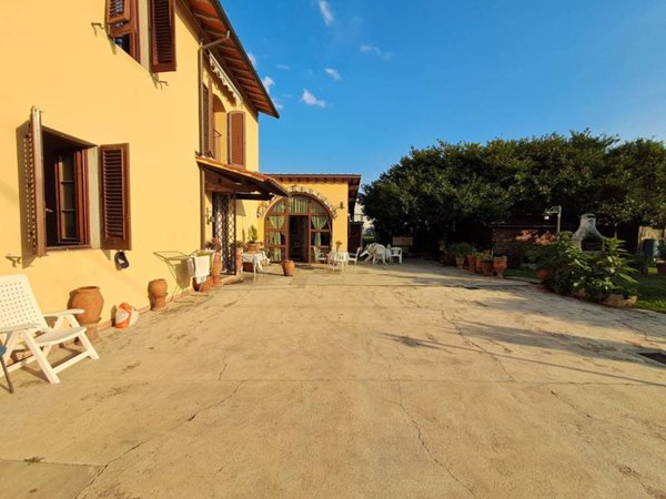 casa indipendente in vendita a Prato in zona Le Badie