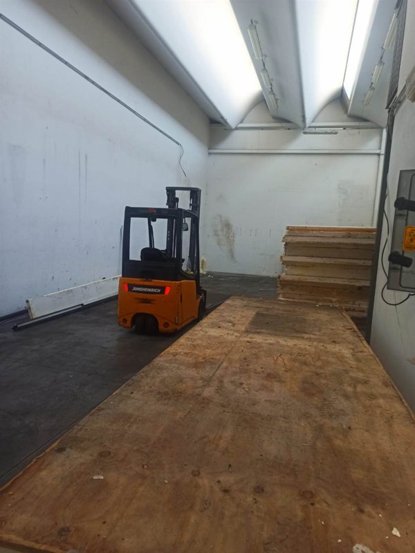 ufficio in vendita a Prato in zona Paperino