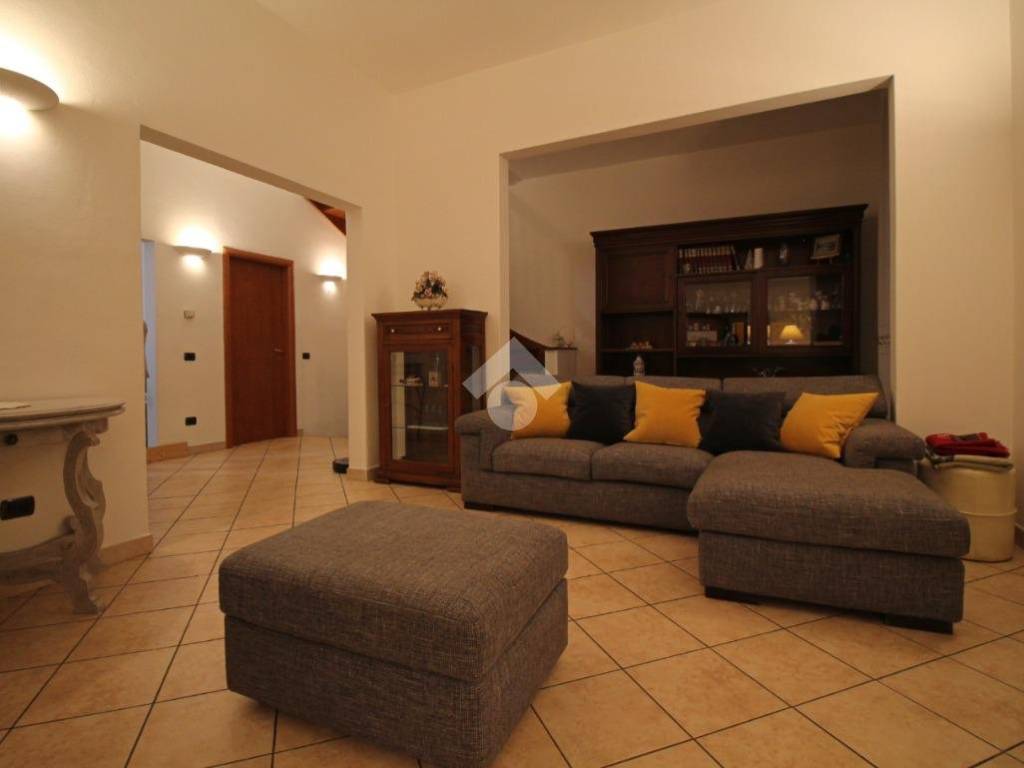 casa indipendente in vendita a Prato in zona Grignano