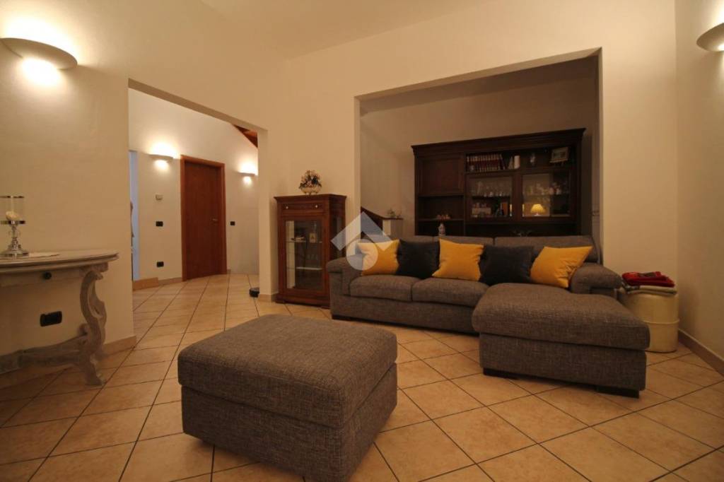 casa indipendente in vendita a Prato in zona Grignano