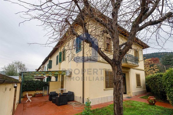 casa indipendente in vendita a Prato